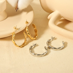 Minimalist 18K gold stainless steel C-shaped wavy earrings in gold and silver