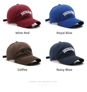 Griglia dettagliata di cappellini in cotone lavato in bordeaux, blu, marrone e blu navy