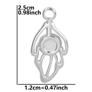 Detailed view of silver leaf pendant dimensions measuring 2.5cm by 1.2cm