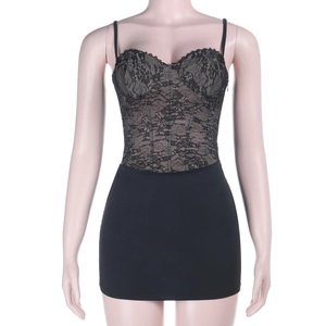 Ensemble sexy noir en dentelle avec caraco et mini-jupe moulante pour soirée femme