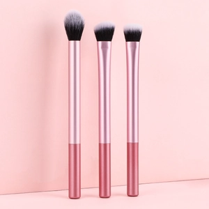 Set de 3 pinceaux de maquillage roses comprenant pinceaux fond de teint et poudre