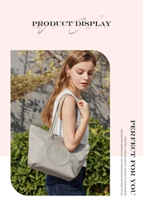 Borsa tote in nylon grigio chiaro impermeabile con cinghie rinforzate e logo circolare PE 4 U