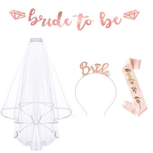 Detailansicht Braut-Party-Set mit roségoldener Tiara, Schleier, Schärpe und Banner