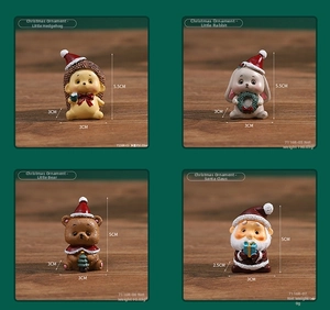 Detailed view of resin Christmas miniatures with precise size labels and dimensions