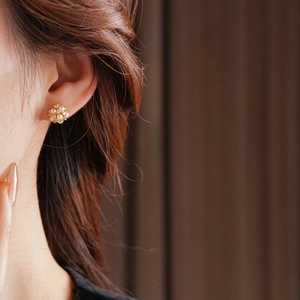 French vintage flower pearl stud earrings with gold plating and cubic zirconia centers