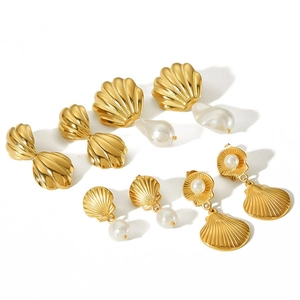 French style 18k gold plated shell pearl earrings set with stainless steel finish