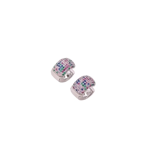 Boucles d'oreilles créoles larges plaquées or avec pavé de zircons multicolores