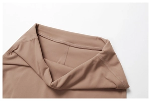 Détail d'un short de yoga taille haute avec taille large et coutures plates