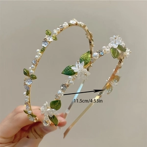 Detail of elegant pearl floral headband with gold alloy leaves and 11.5cm width measurement