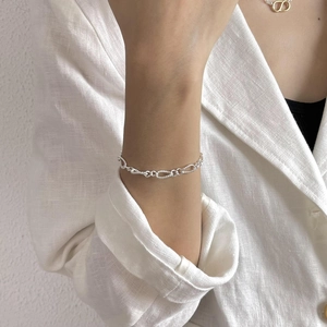 Minimalist 925 sterling silver chain bracelet featuring alternating textured link rings