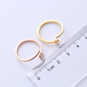 Detailed size measurement of gold and rose gold zircon rings with clear ruler