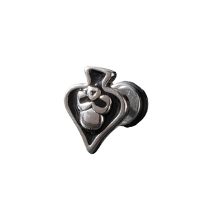 Men's stainless steel stud earring featuring a vintage silver spade heart relief pattern