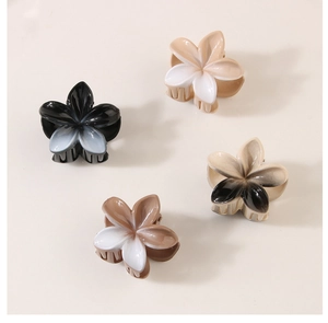 Set aus vier Blumen-Haarklammern mit Farbverlauf in Kaffeetönen für elegante Frisuren