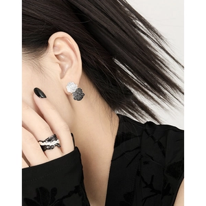 Minimalist S925 silver ear studs and ring set with irregular black textured design