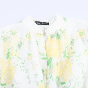 Elegant floral print shirt with stand-up collar and button front detail for women
