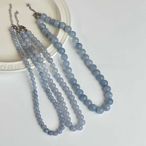Colliers en perles de pierre naturelle bleu aigue-marine avec fermoir en argent