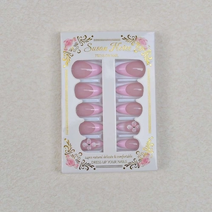 Elegante hautfarbene Gradient-Nägel zum Aufkleben mit 3D-Blumen und edlen Glitzersteinen