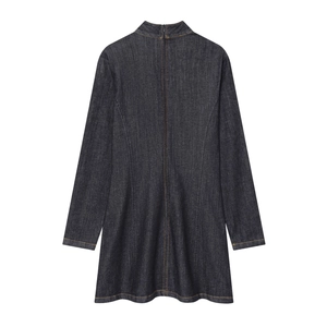 Dunkelblaues Denim-Minikleid mit langen Ärmeln und Stehkragen in der Rückansicht gezeigt
