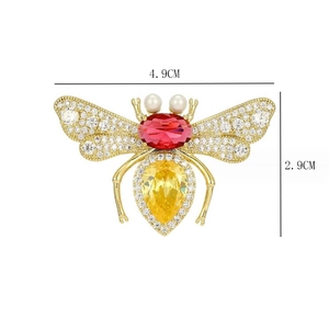 Detailed macro view of a crystal bee brooch with dimension labels 4.9CM and 2.9CM