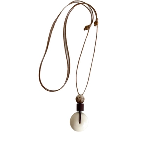 Collier pendentif ethnique Bodhi avec cordon marron réglable pour femmes élégantes