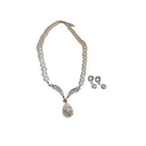 Elegant 2-piece water drop pearl necklace and stud earrings set with rhinestone accents