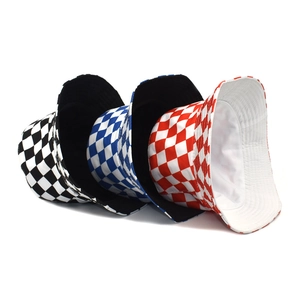 Bob réversible à carreaux noir, bleu et rouge pour la protection solaire d'été