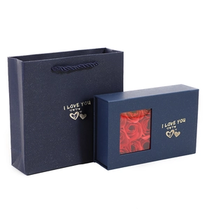 Dark blue velvet gift box and tote bag with red roses and golden I LOVE YOU print
