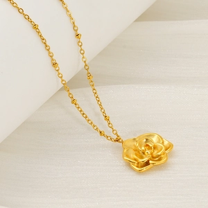 Élégant collier pendentif fleur de rose 3D en acier inoxydable plaqué or 18 carats