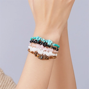 Set mit fünf handgefertigten Edelstein-Perlenarmbändern mit Türkis und Tigerauge-Steinen
