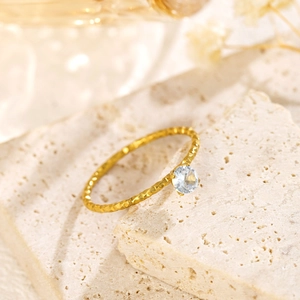 Elegant 18k gold hammered band ring with a sparkling round diamond solitaire setting