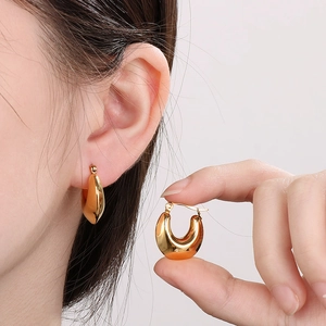 French style gold U-shaped hollow earrings with a chunky high-polished metallic finish