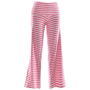 Detail der rosa-weiß gestreiften Hose mit weitem Bein, hoher Taille und weichem Stoff
