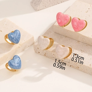 Elegant heart-shaped enamel stud earrings with marble texture in gold plating