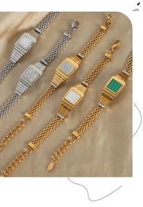 Détails de bracelets multicouches en acier avec malachite et nacre sur soie dorée