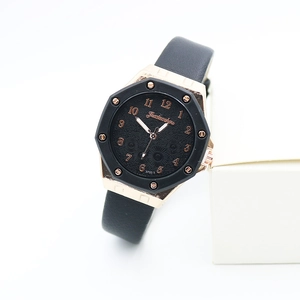 Montre quartz pour femme avec cadran noir, lunette octogonale or rose et cuir noir