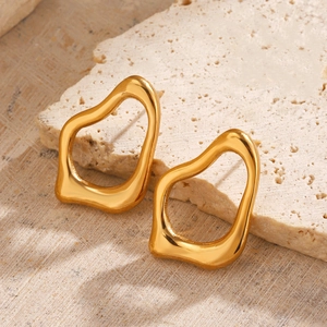 Orecchini A Lobo Geometrici Irregolari Cavi In Acciaio Inossidabile Placcato Oro 18K Minimalisti Alla Moda Per Donna