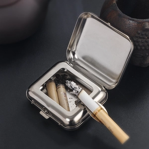 Cenicero de bolsillo cuadrado de metal plateado con tapa para hogar y coche