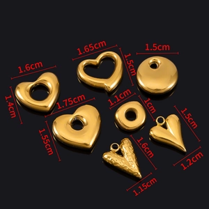Detailed view of various golden heart-shaped stainless steel jewelry charms with dimensions