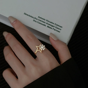 Elegant rotating windmill ring for women with gold stars and sparkling zircon accents