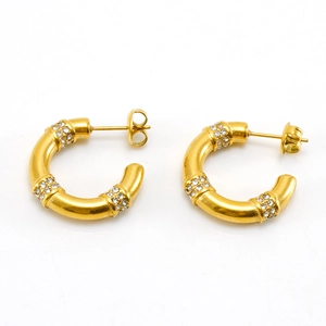 Eleganti orecchini a C in acciaio inossidabile placcato oro 18k con zirconi lucidi