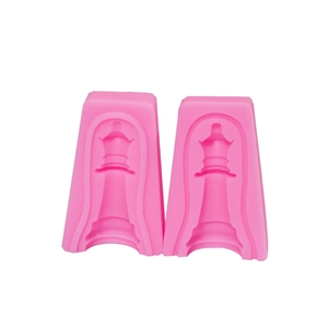 Detaillierte Makroansicht von 3D-Schachfiguren-Silikonformen für Fondant und Schokolade