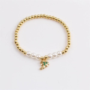 Bracelet perlé plaqué or avec perles blanches et pendentif cocotier serti de pierre verte