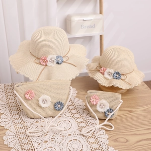 Ensemble chapeaux de soleil et sacs en paille pour mère et fille avec fleurs