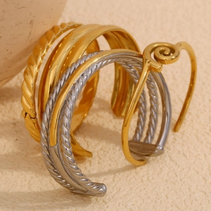 Set of 4 stackable stainless steel bracelets in gold and silver with twisted rope textures