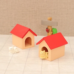 Miniature dollhouse cat house model set with cute resin kittens for DIY Christmas decor