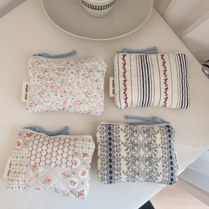 French Vintage Floral Quilted Cotton Mini Coin Purse Small Zipper Pouch Earphone Lipstick Organizer Bag Women