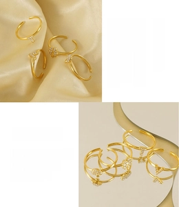 Detailed 18K gold-plated stainless steel clover ring with sparkling micro-pave crystals