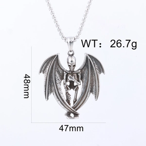 Macro shot of winged skull pendant in vintage silver finish, height 48mm, weight 26.7g