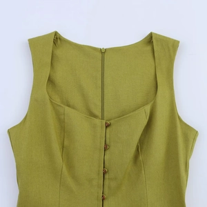 Vestido sin mangas verde de lino para mujer con escote cuadrado y botones de madera