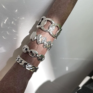 Minimalist silver heart-shaped horseshoe cut stacked bracelets for women fashion